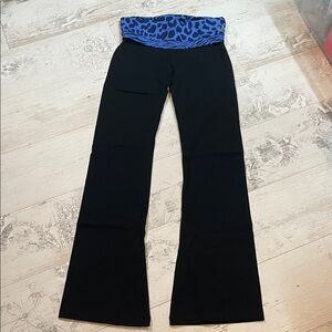 Victorias Secret Blue and Black Leopard Print Band Flare Leggings Small